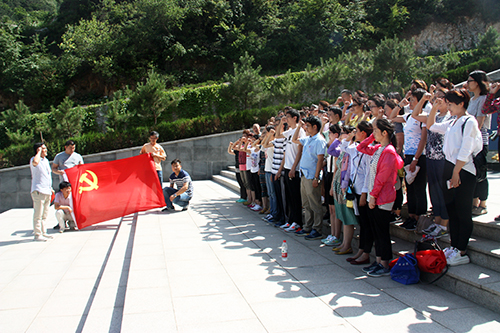 北京怀柔区各单位组织参观革命教育基地 缅怀