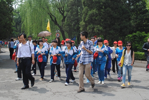 杨明章带队组织学生参加博爱一日游活动.jpg